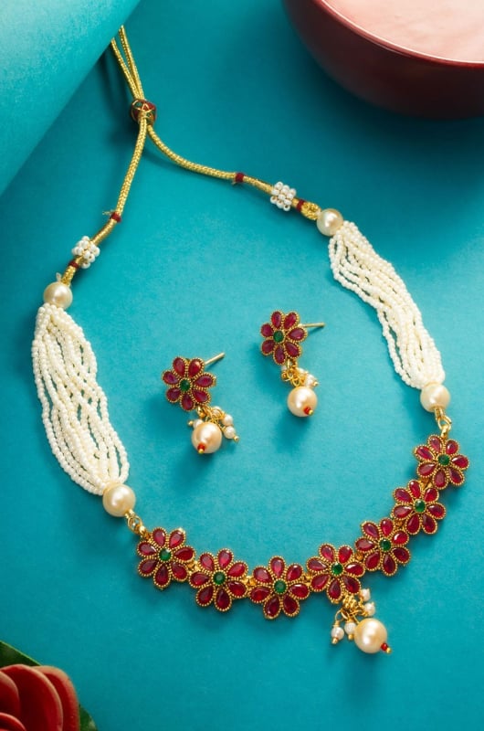 Dazzling Gold Plated Studded Necklace Set