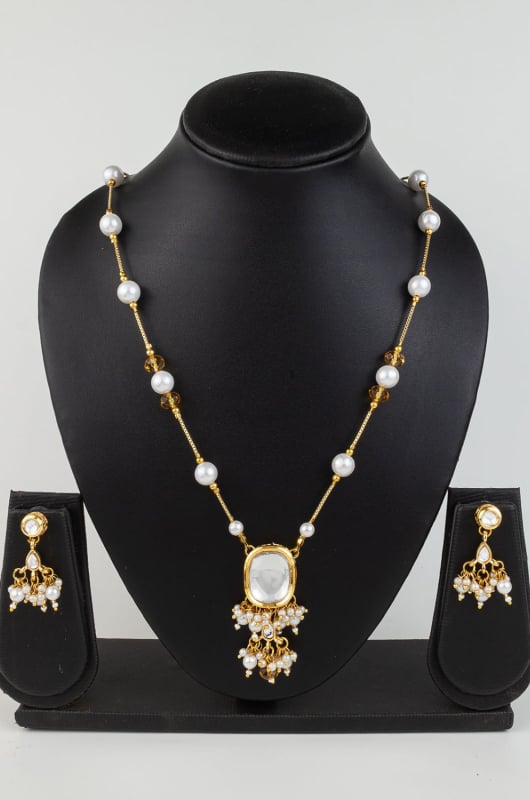 Whte Heavy Designer Necklace Set