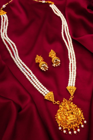 Alloy Base Studded Gold Plated Necklace Set