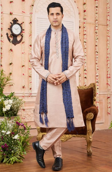 Beige Art Banarasi Silk Kurta Set with Stole