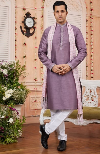 Mauve Art Banarasi Silk Kurta Set with Stole
