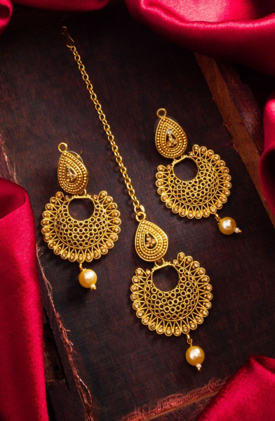 Golden Stones Studded Maang Tikka with Earrings