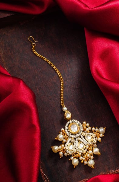 White Kundan and Pearls Work Maang Tikka