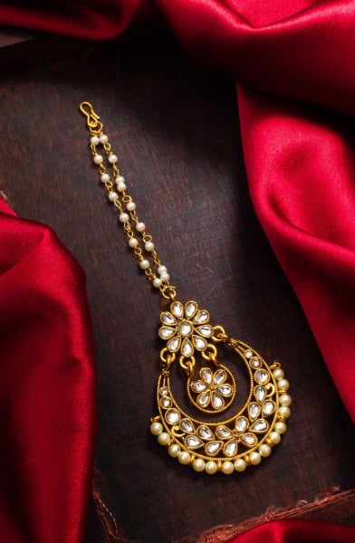 White Kundan and Pearls Work Maang Tikka