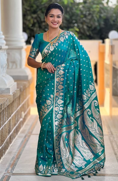 Rama Green Zari Woven Banarasi Silk Saree