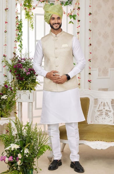 White Art Banarasi Silk Kurta Set with Jacket