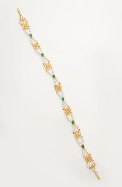 White Kundan and Pearls Work Maang Tikaa